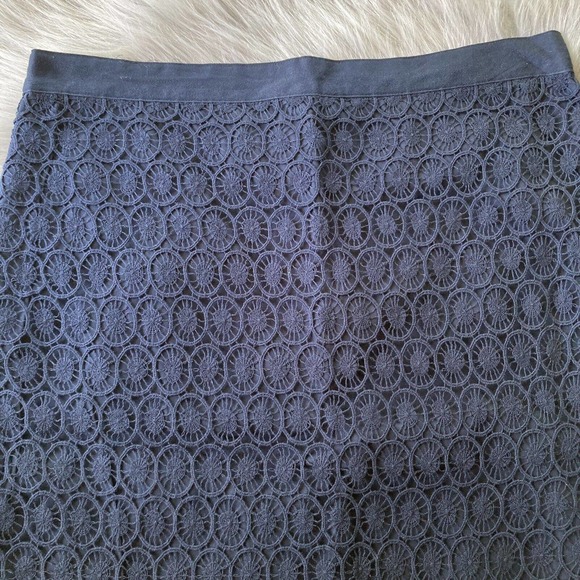 Ann Taylor Loft Sz 6 Womens Navy Blue Crochet Eyelet Skirt Knee Length Lined - Picture 2 of 11